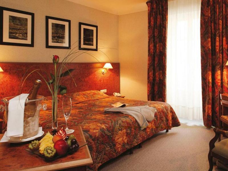 Logis Le Midland Hotel Vichy Bagian luar foto