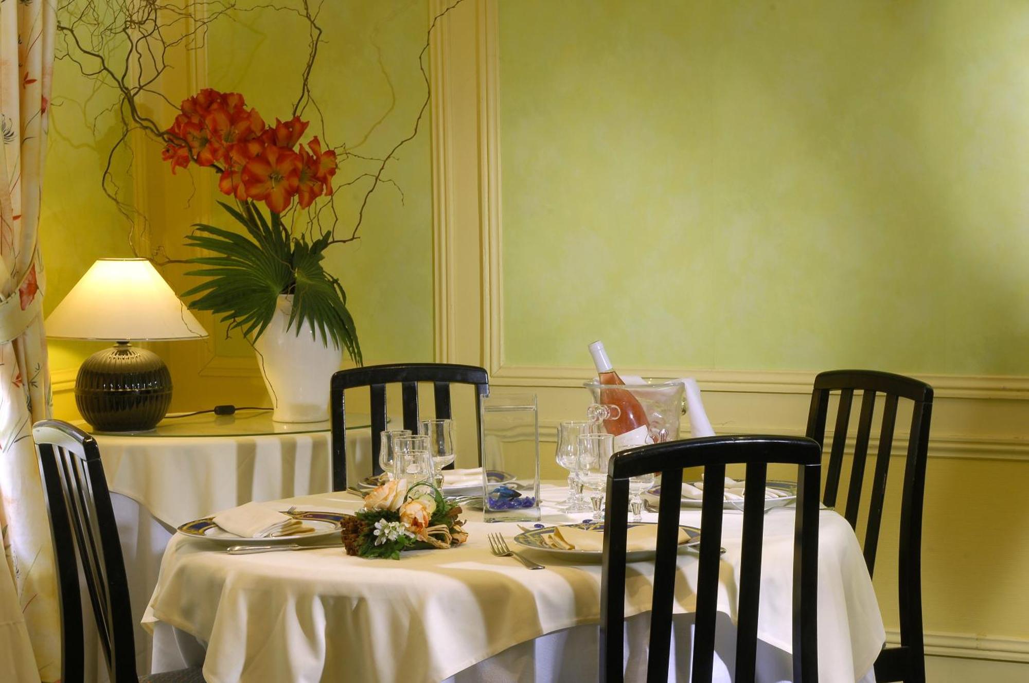 Logis Le Midland Hotel Vichy Bagian luar foto