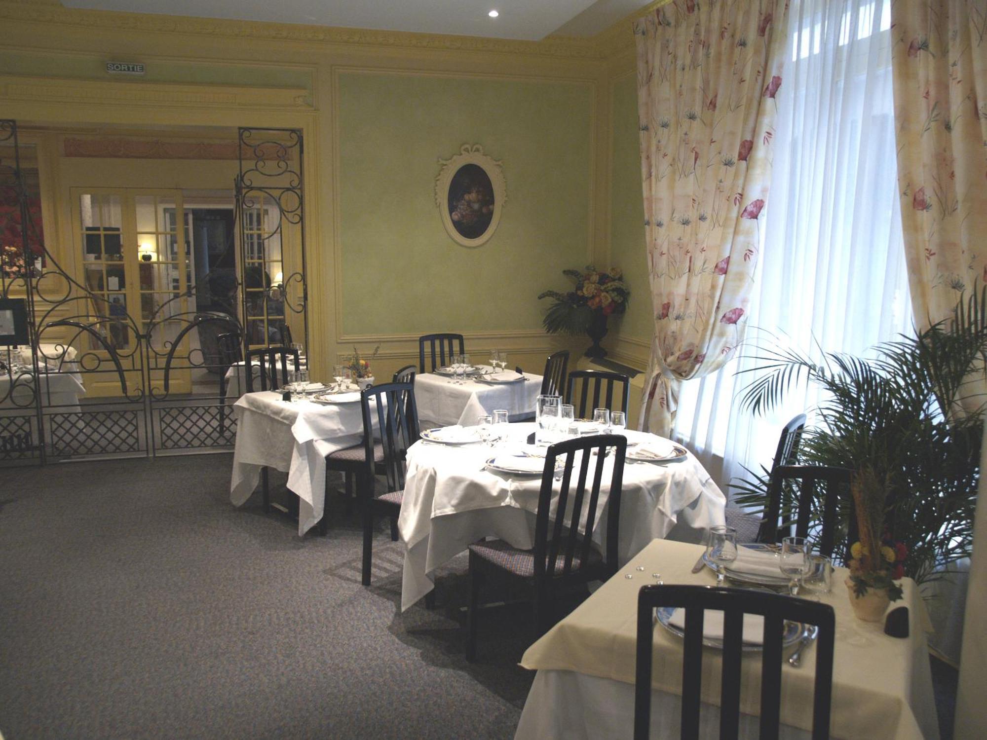 Logis Le Midland Hotel Vichy Bagian luar foto