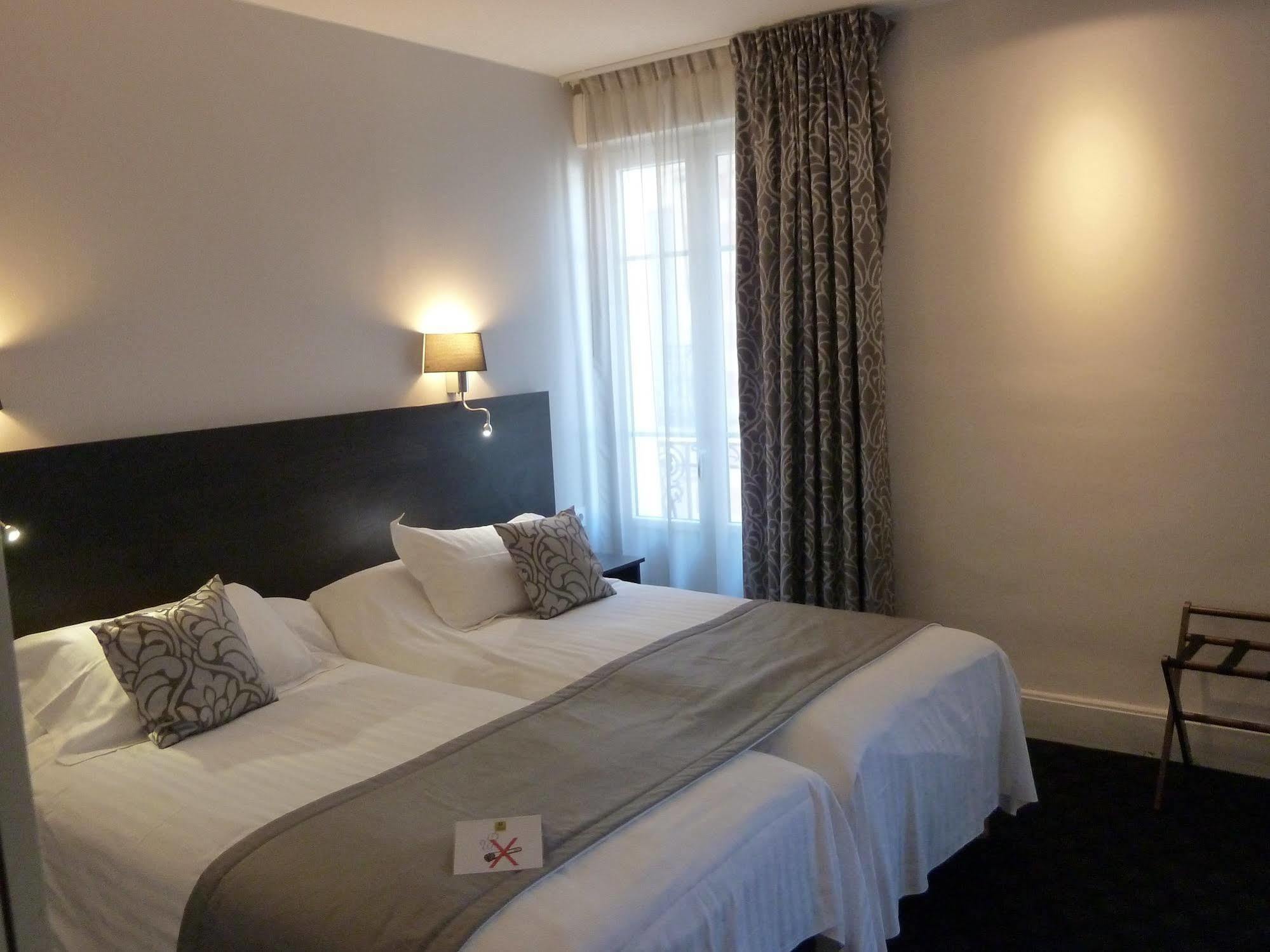 Logis Le Midland Hotel Vichy Bagian luar foto