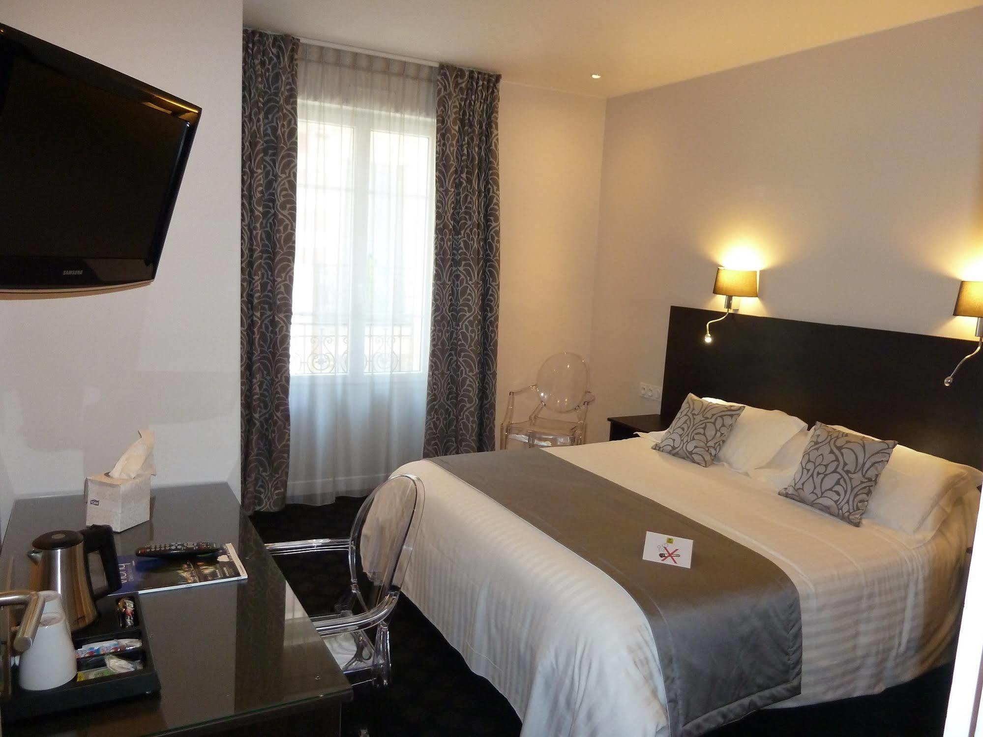 Logis Le Midland Hotel Vichy Bagian luar foto